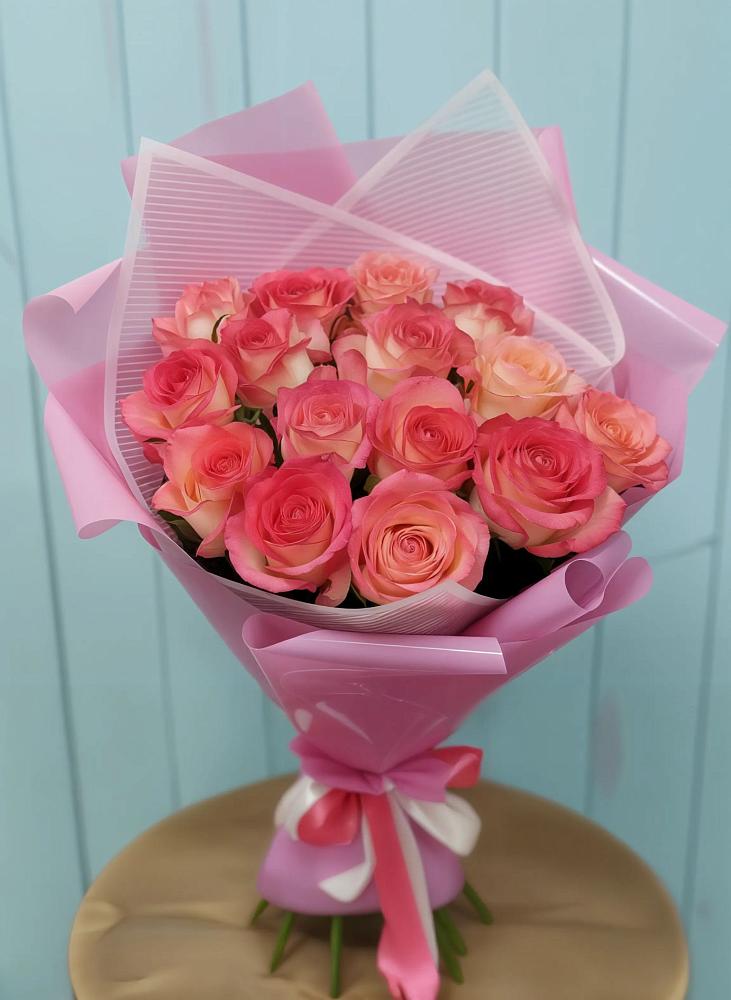 Букет 15 Розовых роз Равель в Мандрово