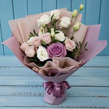 Букет цветов из:  Розы и Лизиантусы в Мандрово