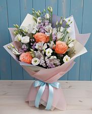 Букет цветов из:  Лизиантусы, Розы, Альстромерии и Гипсофила в Мандрово