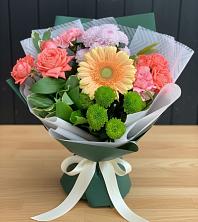 Букет цветов из:  Гвоздики, Розы, Герберы и Хризантемы в Мандрово