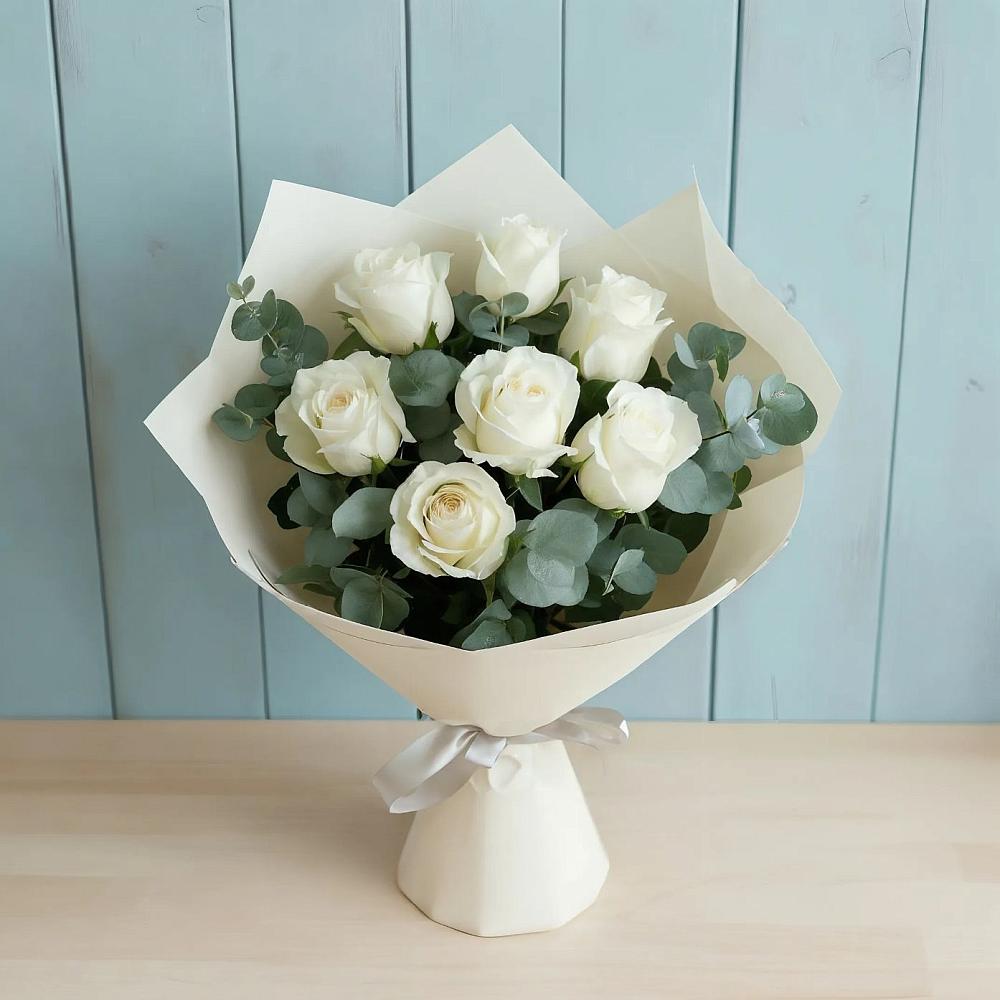Букет Белые розы в Эвкалипте в Мандрово