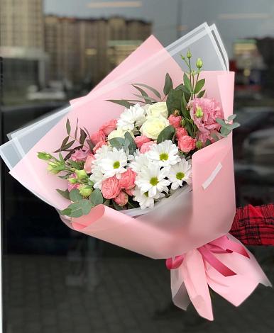 Букет цветов из: Розы, Лизиантусы и Хризантемы в Мандрово